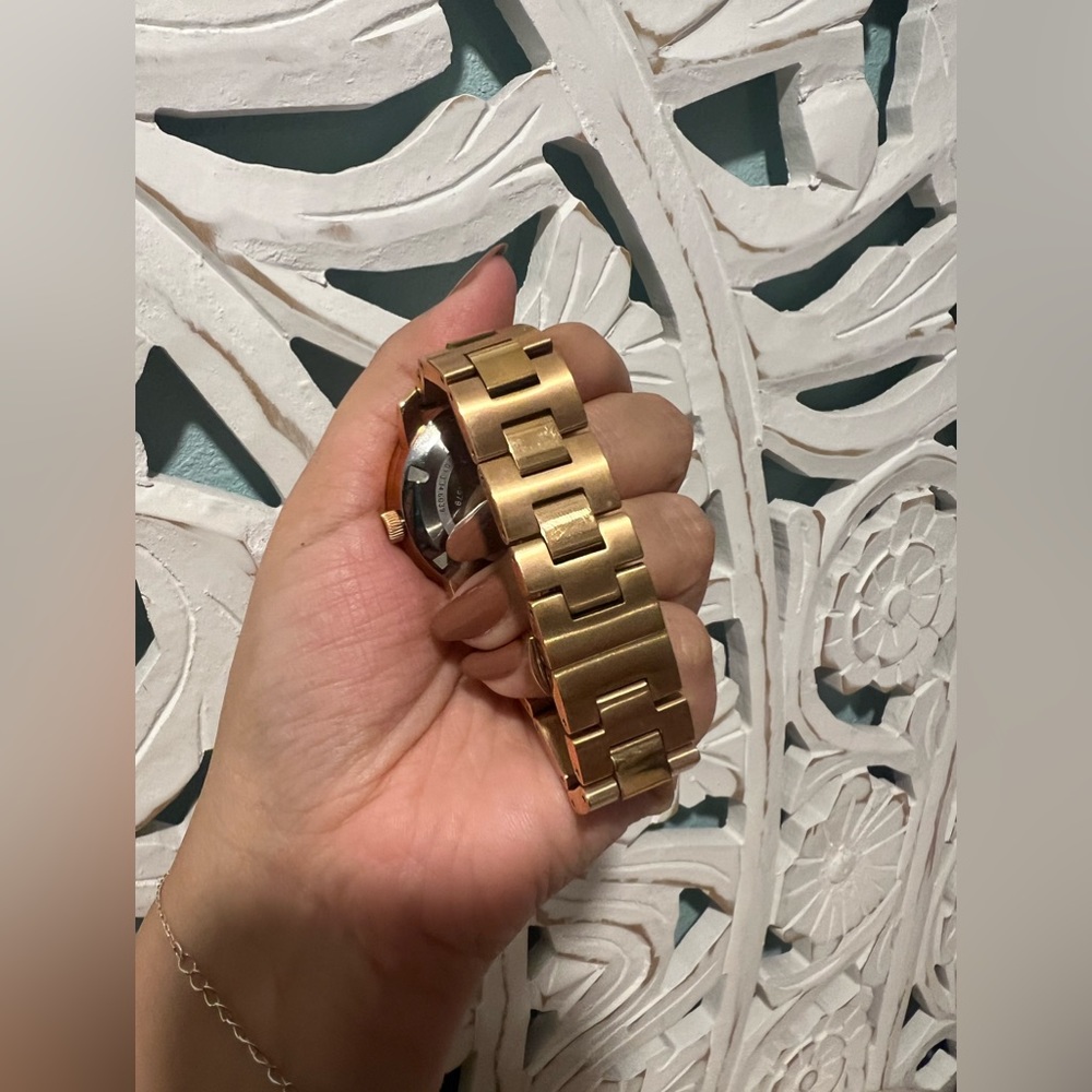 Movado rose gold watch with diamond in the middle - Picture 2 of 4
